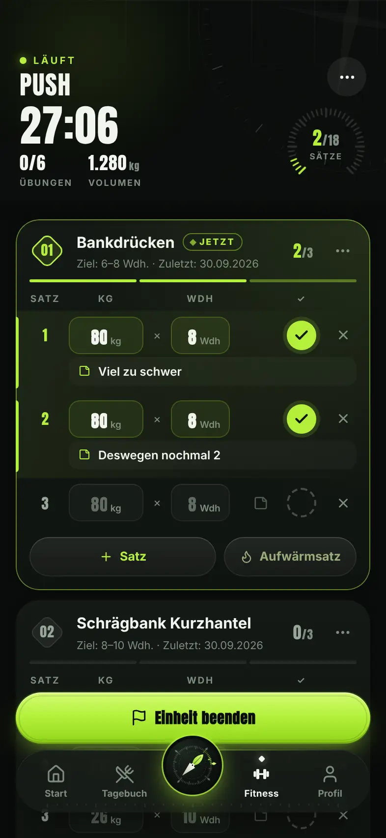 Laufende Gym-Einheit mit Sätzen, Gewichten und Fortschritt