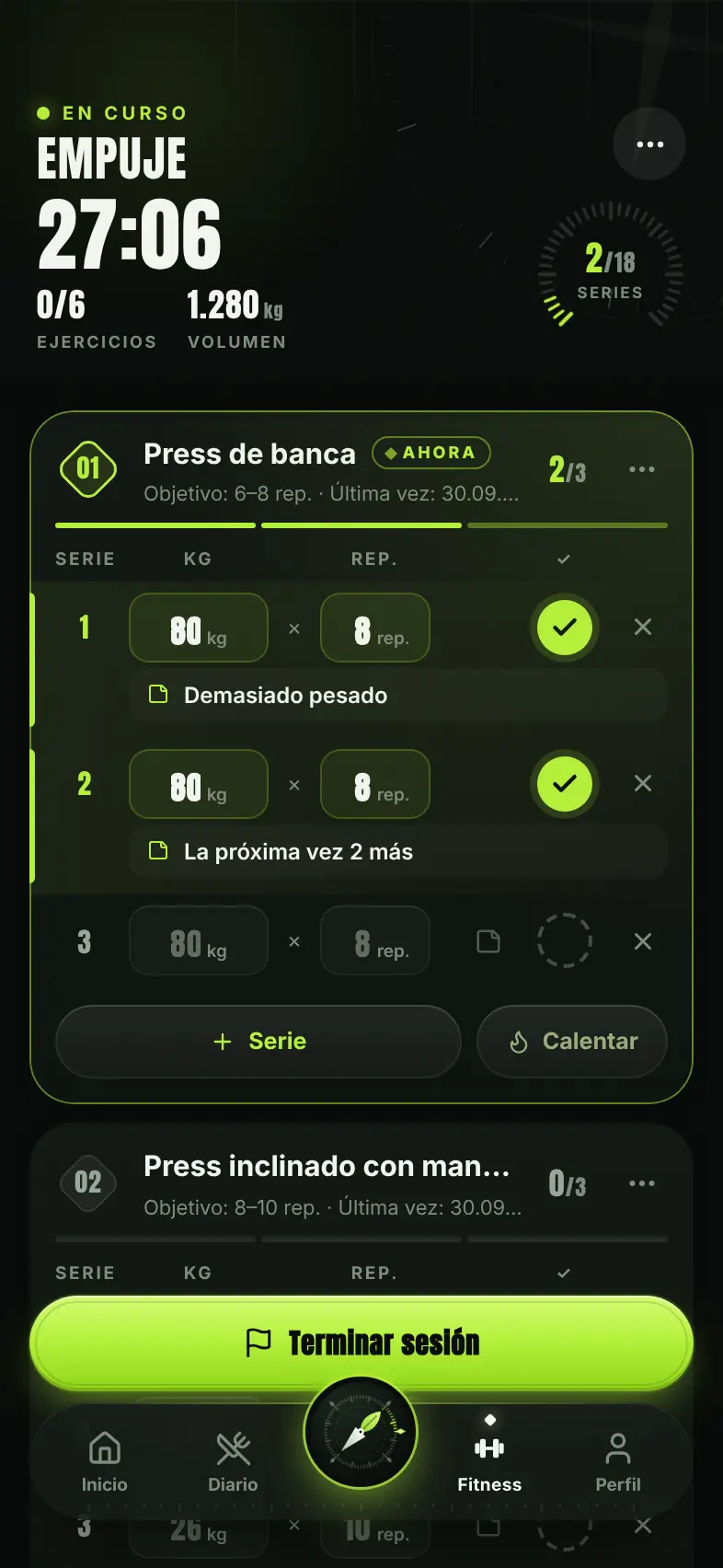 Sesión de gimnasio en curso con series, pesos y progreso